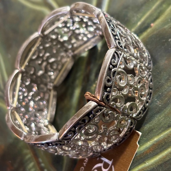 Gorgeous Filigree wide Silver & black cuff stretch bracelet, classic statement - Picture 3 of 4